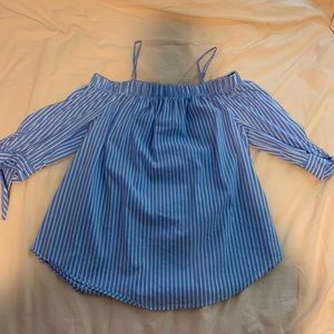 Women’s GAP off the shoulder shirt